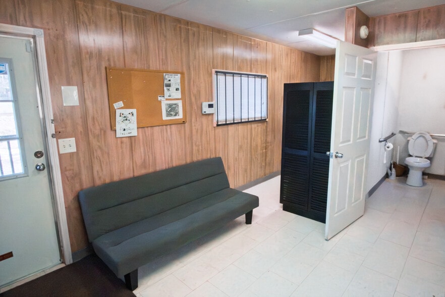 More Photos Of 207 Manley Dr, Anderson Office Residential For Sale