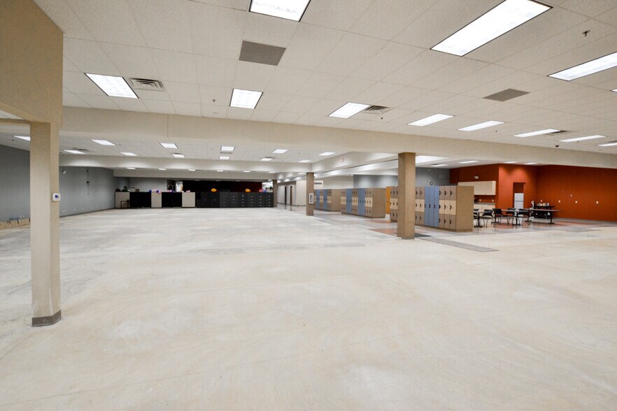 More Photos Of 1901-1911 E Edwardsville Rd, Wood River Warehouse For Lease