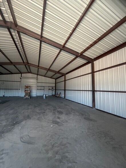 More Photos Of 506 S Access Rd, Clyde Flex For Lease