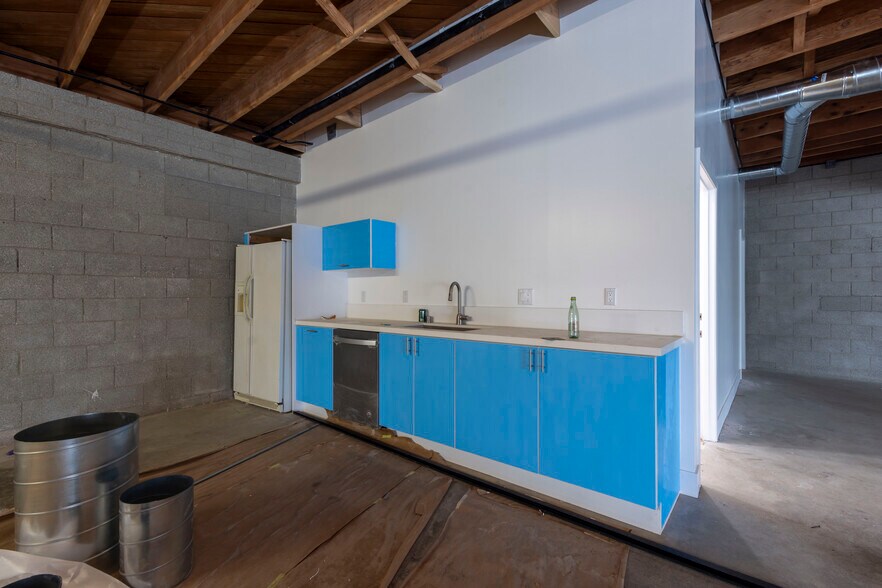 More Photos Of 8651-8655 Washington Blvd, Los Angeles Auto Repair For Lease