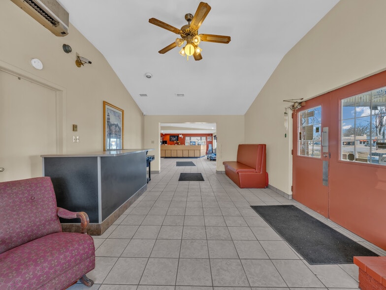 More Photos Of 2889 Howard Av, Windsor Hotel For Sale