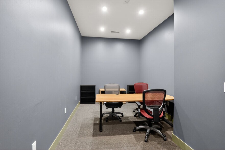 More Photos Of 923 N Hollywood Way, Burbank General Retail For Sale