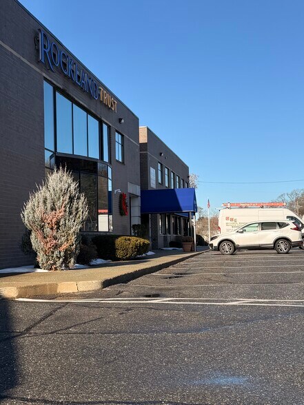 More Photos Of 1168 Lakeview Ave, Dracut Freestanding For Lease