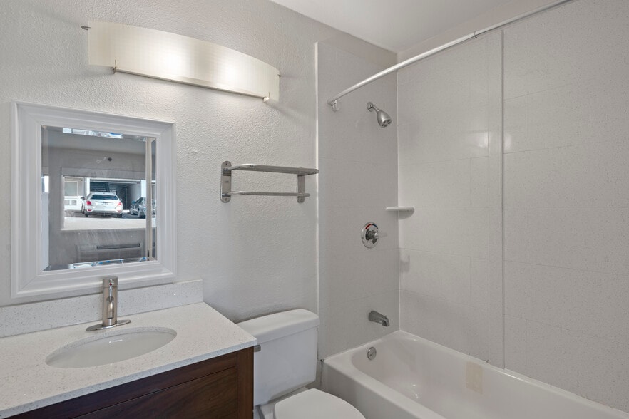 More Photos Of 2425 Atrium Way, Nashville Apartments For Sale