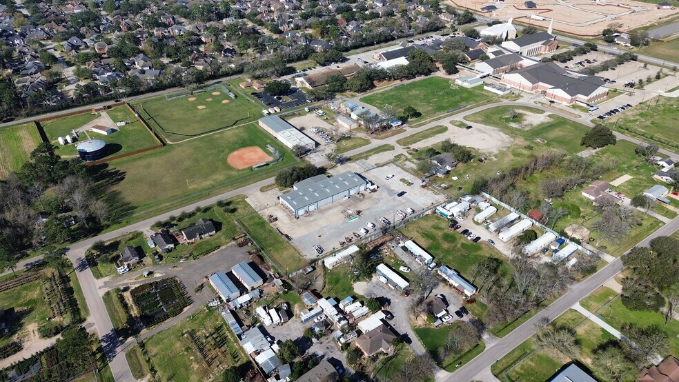 More Photos Of 18906 Turnip St, Spring Warehouse For Lease