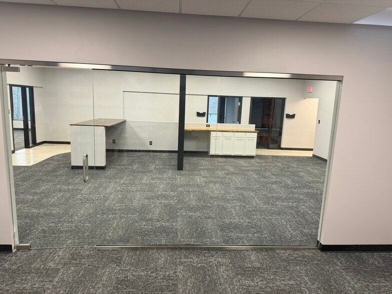 More Photos Of 10078 E Kemper Rd, Montgomery Unknown For Lease