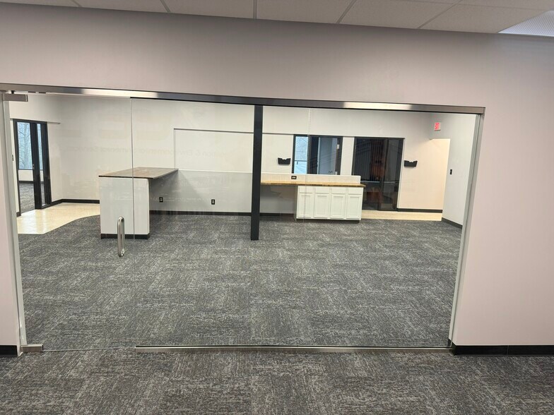 More Photos Of 10078 E Kemper Rd, Montgomery Unknown For Lease