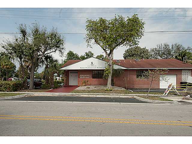 More Photos Of 21 NE 168th St, North Miami Beach Medical For Sale