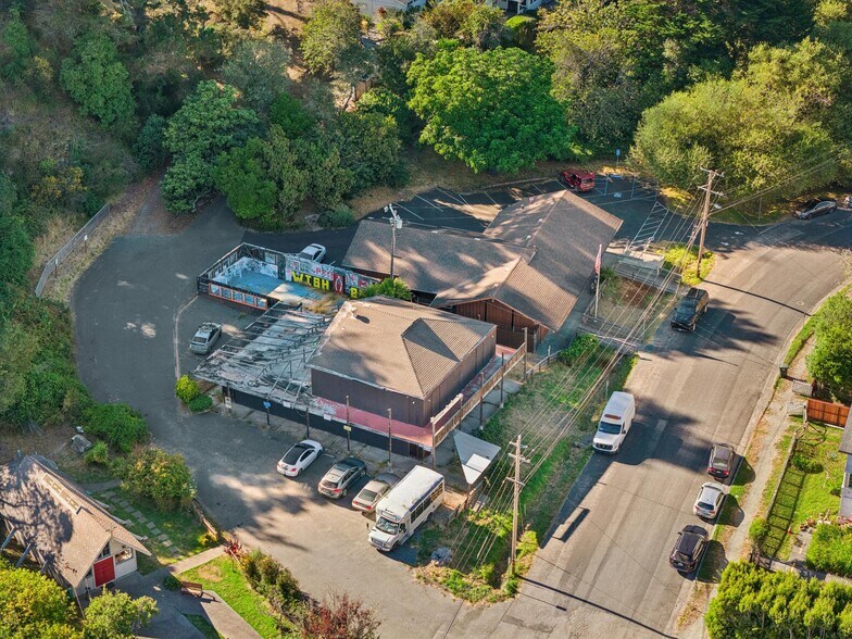 More Photos Of 16-22 Brighton Avenue, Bolinas General Retail For Sale