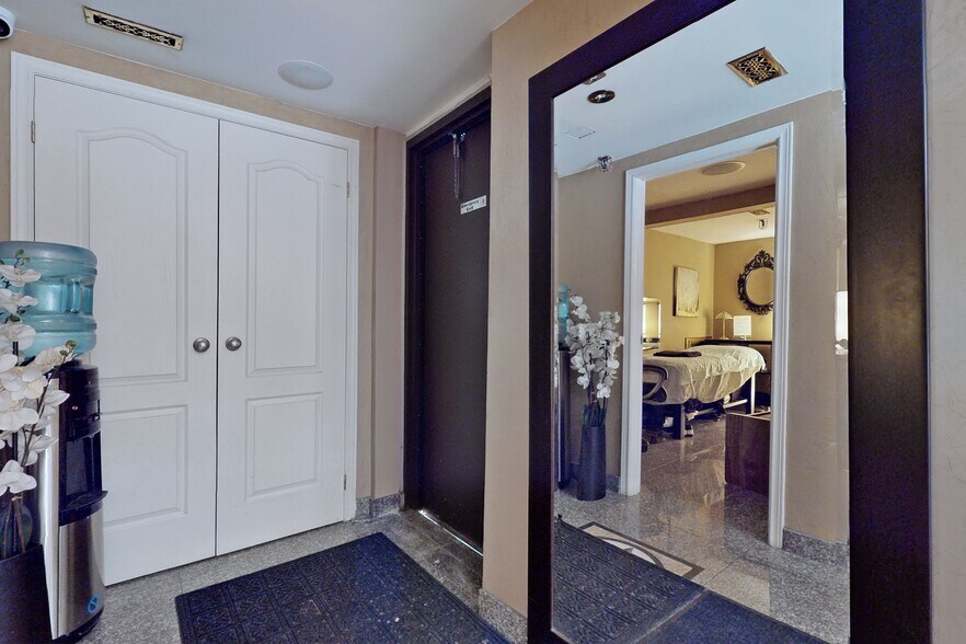 More Photos Of 4801 Keele St, Toronto Warehouse For Sale