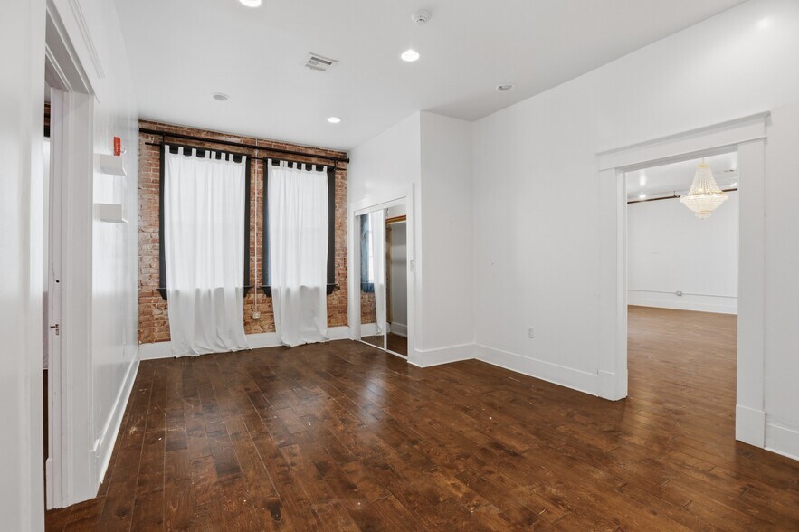 More Photos Of 122 E Randolph Ave, Enid Storefront Retail Residential For Sale