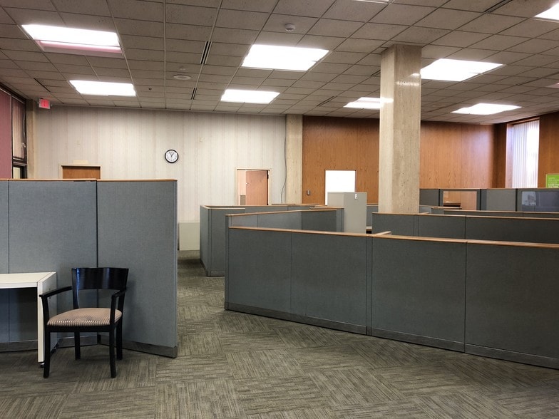 More Photos Of 4 Plaza Way, Fairhaven Bank For Lease