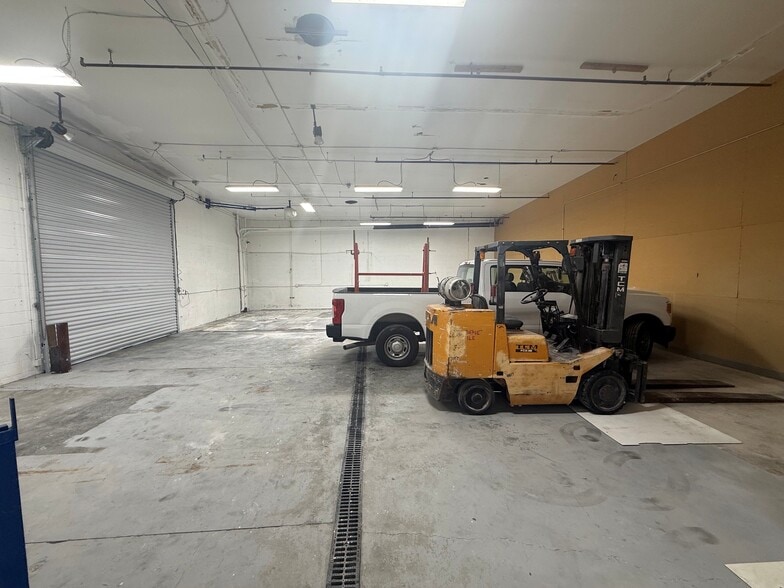 More Photos Of 7322-7324 Atoll Ave, North Hollywood Warehouse For Lease