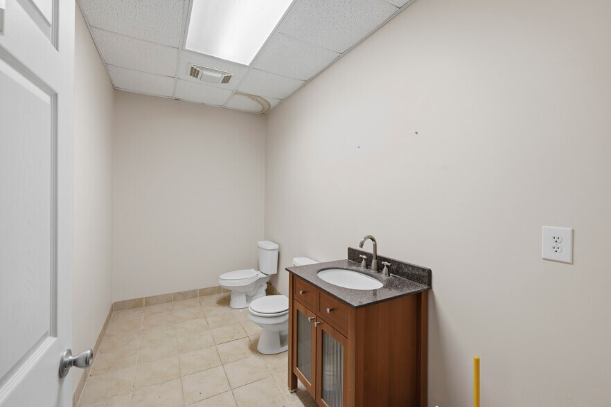 More Photos Of 966 Greensboro Rd, Eatonton Flex For Lease