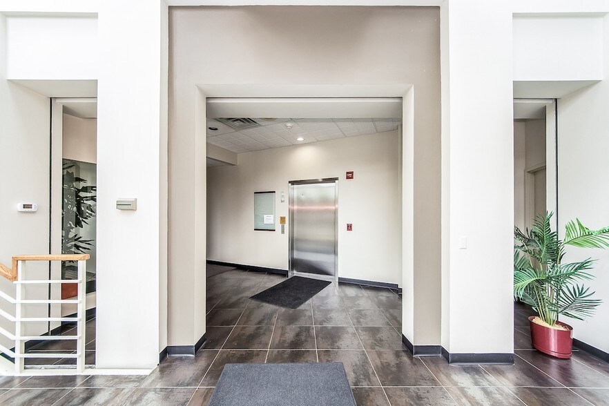More Photos Of 8000 Ravines Edge Ct, Columbus Medical For Sale
