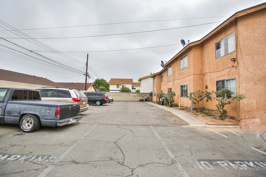More Photos Of 3627 W 11th St, Santa Ana Apartments For Sale
