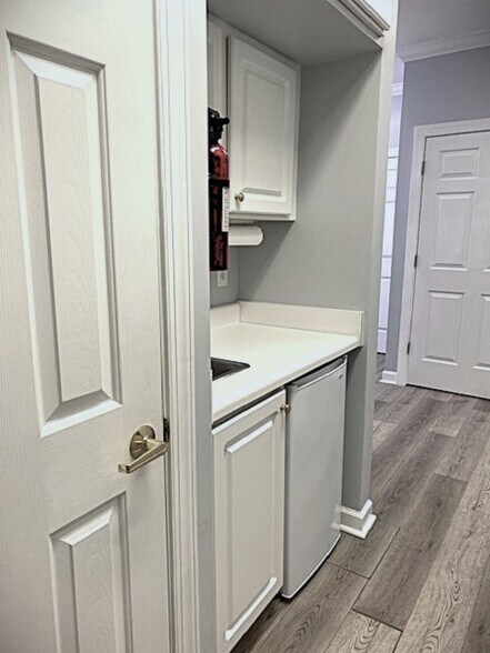 More Photos Of 8402 Six Forks Rd, Raleigh Office For Lease