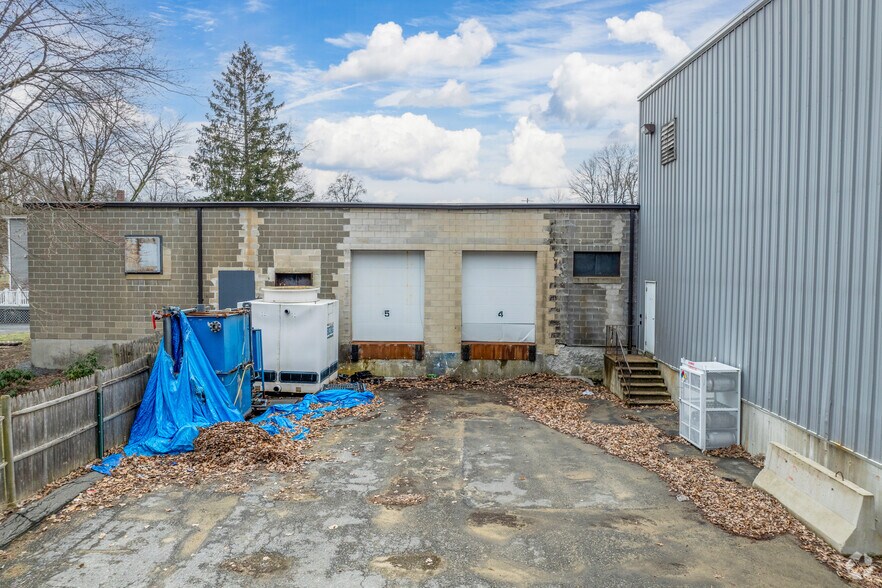More Photos Of 62 Lakeview St, Leominster Warehouse For Sale