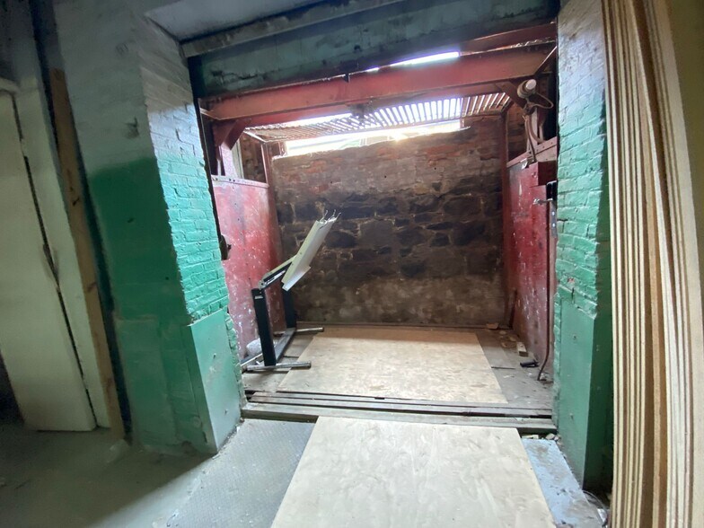 More Photos Of 178 Walworth St, Brooklyn Flex For Sale