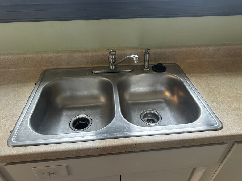 More Photos Of 150 W Stadium Dr, Stockton Apartments For Sale