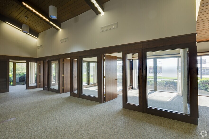 More Photos Of 20900 S Western Ave, Olympia Fields Bank For Sale