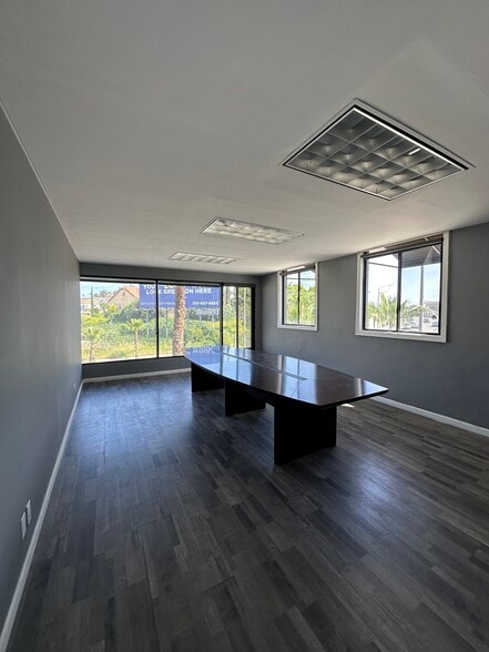 More Photos Of 650-660 E Manchester Blvd, Inglewood Storefront Retail Office For Lease