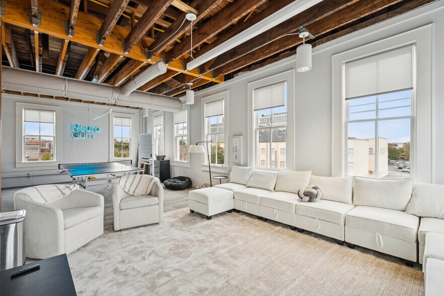 More Photos Of 121 Calhoun St, Charleston Office Residential For Lease