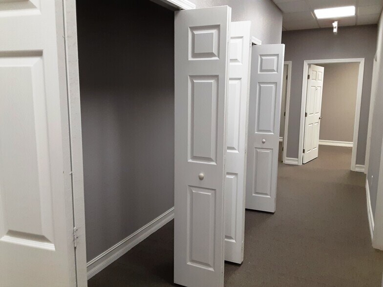 More Photos Of 4975-4977 Royal Gulf Cir, Fort Myers Medical For Lease