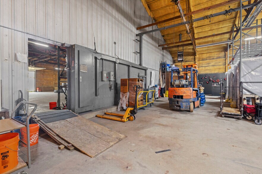 More Photos Of 3298 5th Ln, Oxford Warehouse For Sale