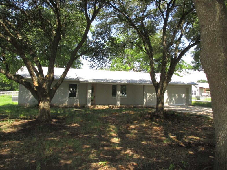 More Photos Of 12724 Lowden Ln, Manchaca Office Residential For Lease