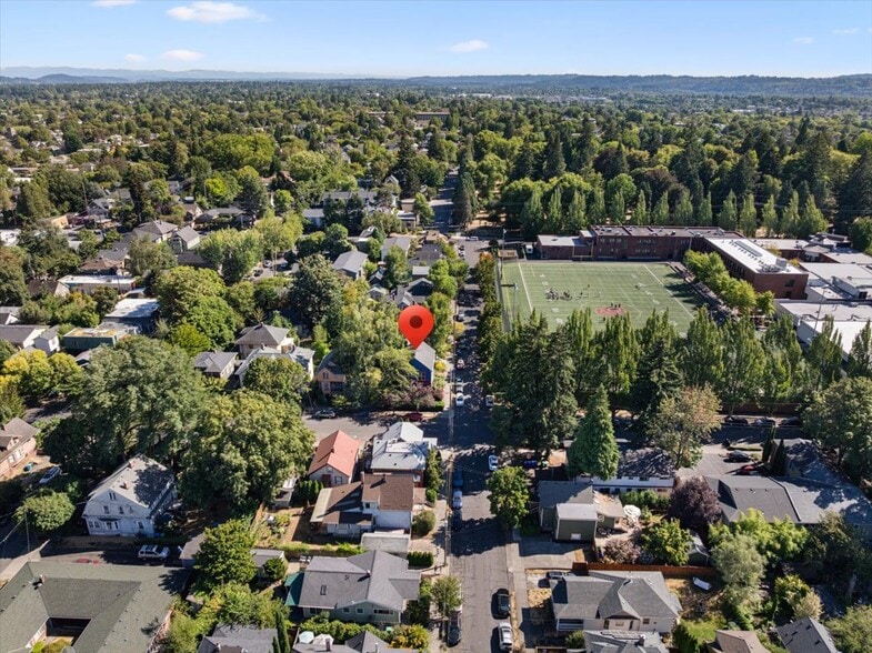 More Photos Of 2606 SE Pine St, Portland Apartments For Sale