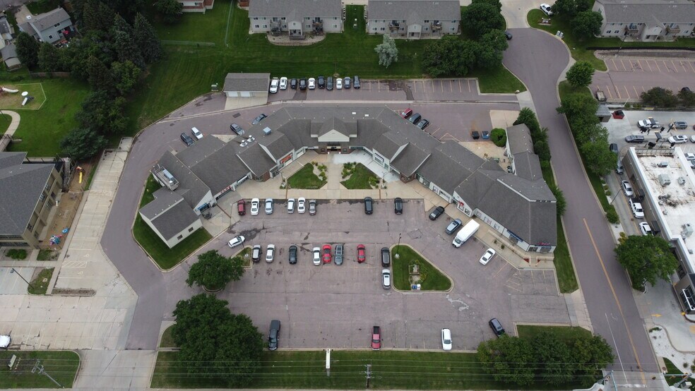 Primary Photo Of 3301 E 26th St, Sioux Falls Freestanding For Lease