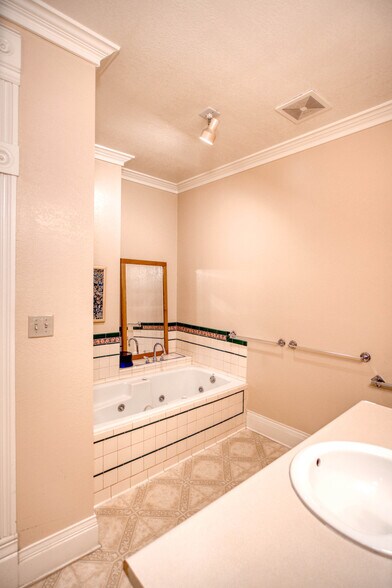 More Photos Of 226 Fort McKavitt St, Mason Hospitality For Sale