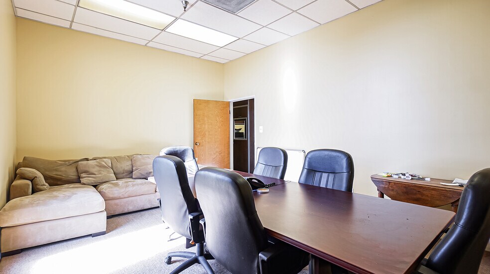 More Photos Of 10717 Vanowen St, North Hollywood Flex For Sale