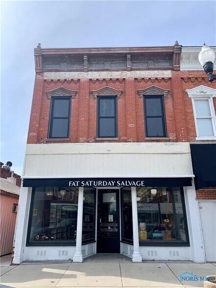 Primary Photo Of 123 N Michigan Ave, Edgerton Storefront Retail Office For Sale