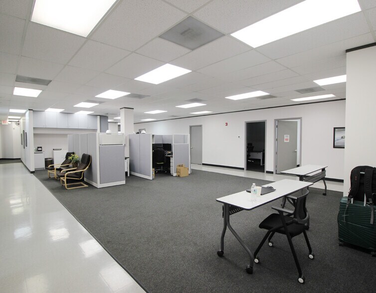 More Photos Of 11330 Brittmoore Park Dr, Houston Warehouse For Lease