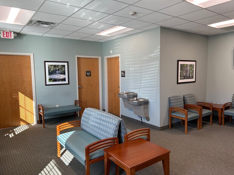 More Photos Of 434 Kirby Rd, King Office For Sale