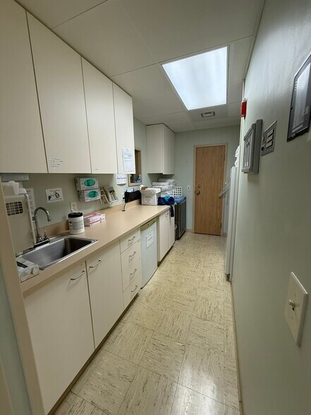 More Photos Of 501 Doctors Ct, Oshkosh Medical For Sale