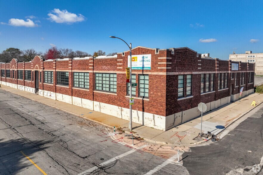 Primary Photo Of 3212 W Center St, Milwaukee Office Residential For Lease
