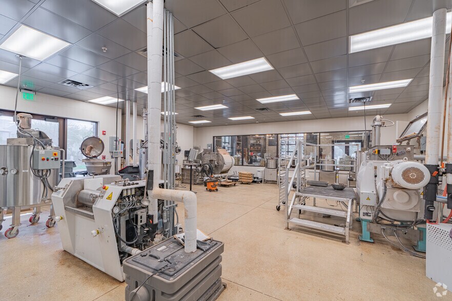 More Photos Of 1010 NE 5th Ave, Delray Beach General Retail For Sale