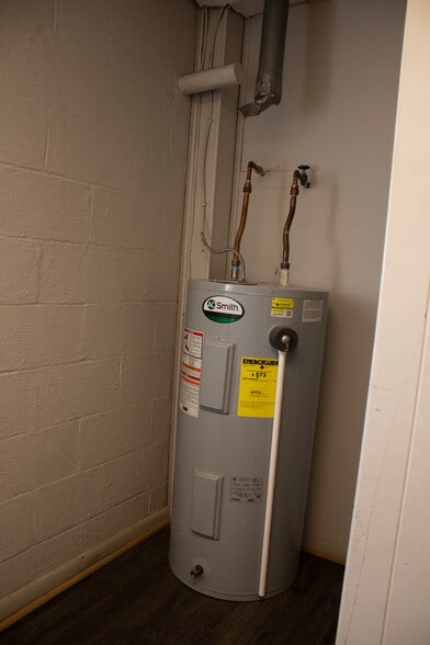 More Photos Of 645 Bellefontaine Ave, Marion Light Distribution For Sale