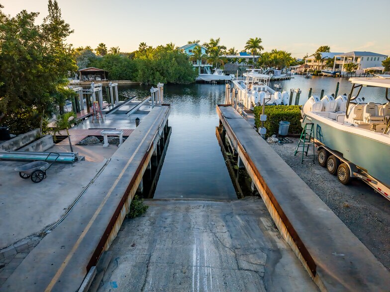 More Photos Of 90400 Overseas Hwy, Tavernier Marina For Sale