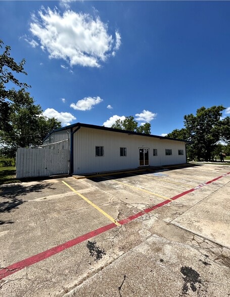 Primary Photo Of 1631 FM 655, Rosharon Freestanding For Sale