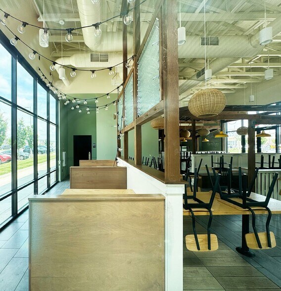 More Photos Of 520 NW Chipman Rd, Lee's Summit Fast Food For Lease