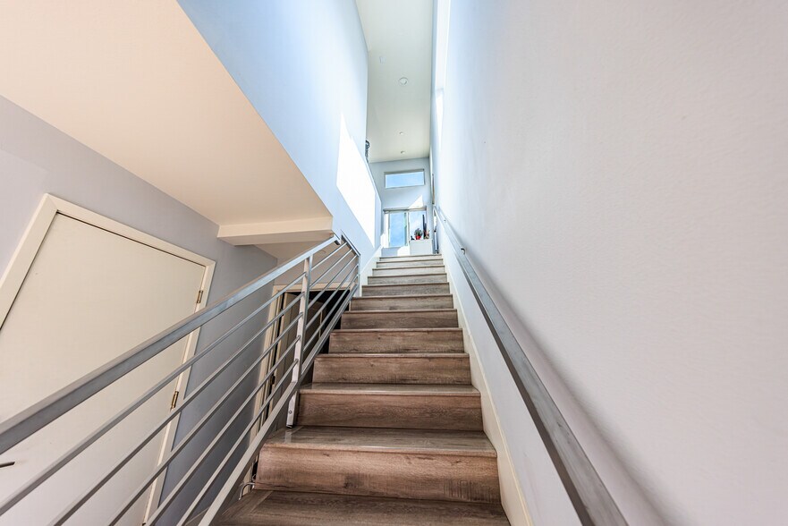 More Photos Of 5743 Case Ave, North Hollywood Apartments For Sale