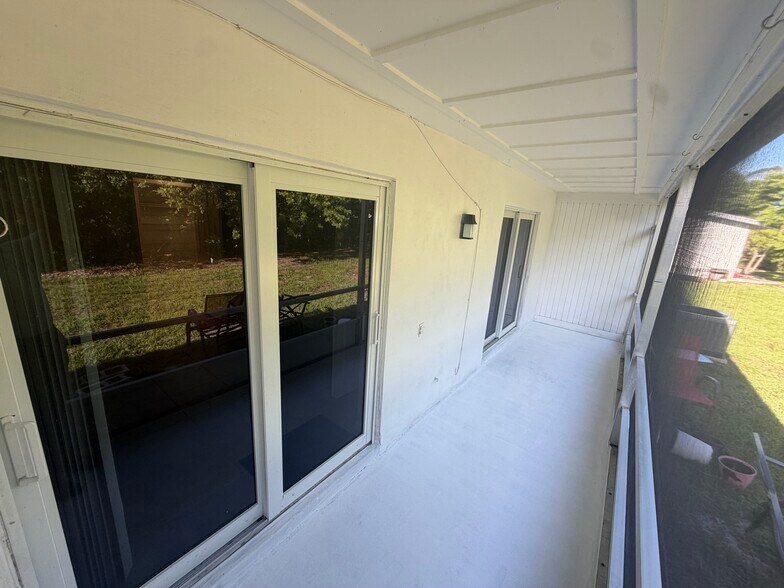 More Photos Of 860 NW River Shores Blvd, Stuart Apartments For Sale