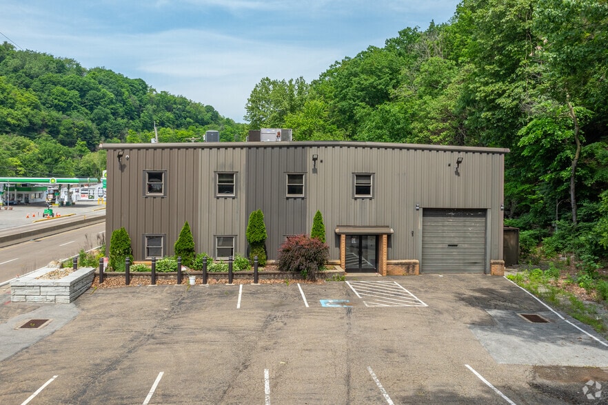 More Photos Of 921 Saw Mill Run Blvd, Pittsburgh Light Distribution For Sale