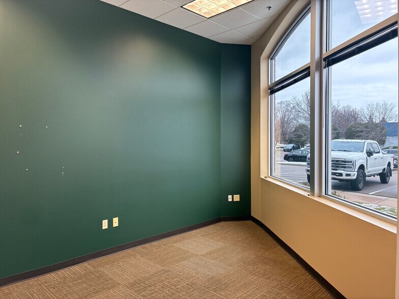 More Photos Of 500 Marschall Rd S, Shakopee Office For Lease