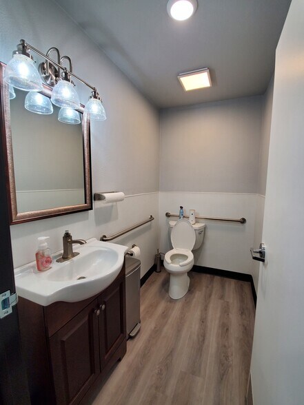 More Photos Of 2810 Market St & 2867 Main St, Riverside Warehouse For Sale