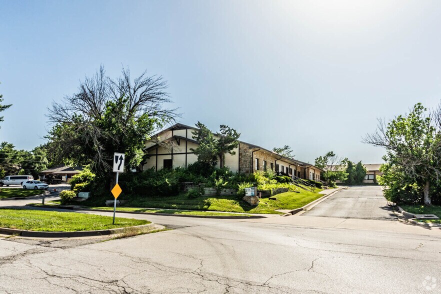 More Photos Of 13460 S Arapaho Dr, Olathe Unknown For Lease